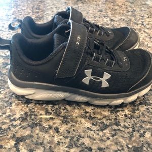 Under Armour boys tennis shoes. Black, size 13 K